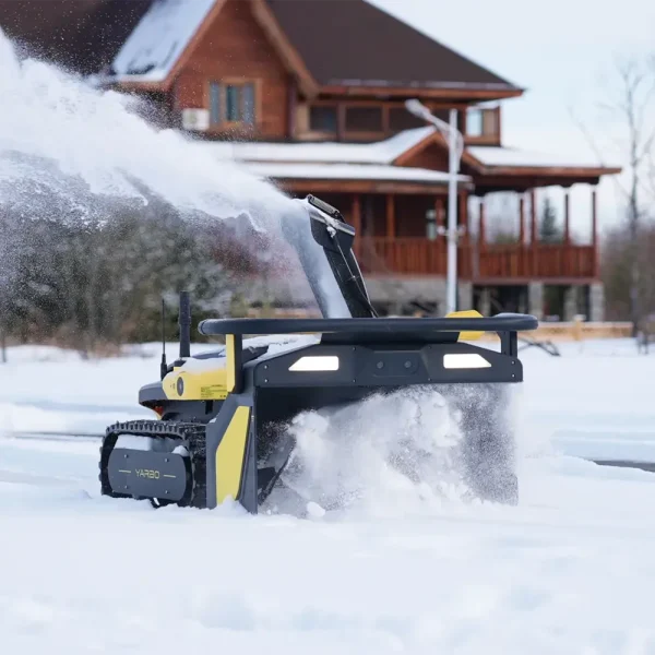 Yarbo med Gräsklipparemodul, Snöslungamodul och Lövblås
